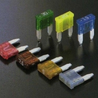 什么是保險絲夾？