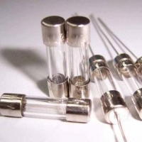 保險絲故障案例：機(jī)器故障燒毀保險絲解決辦法